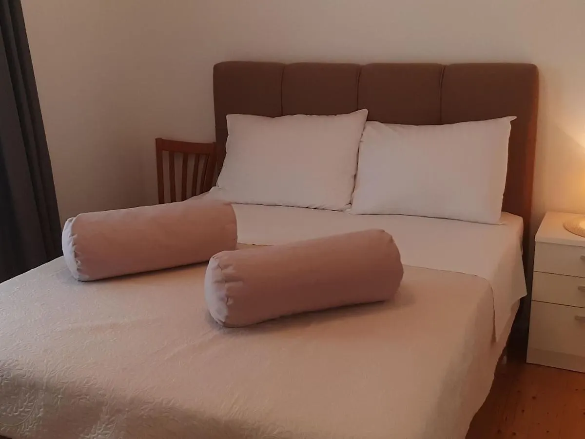 Apartments Lug 2, New And Comfortable With Pool Privlaka  Hébergement de vacances Privlaka (Zadar)