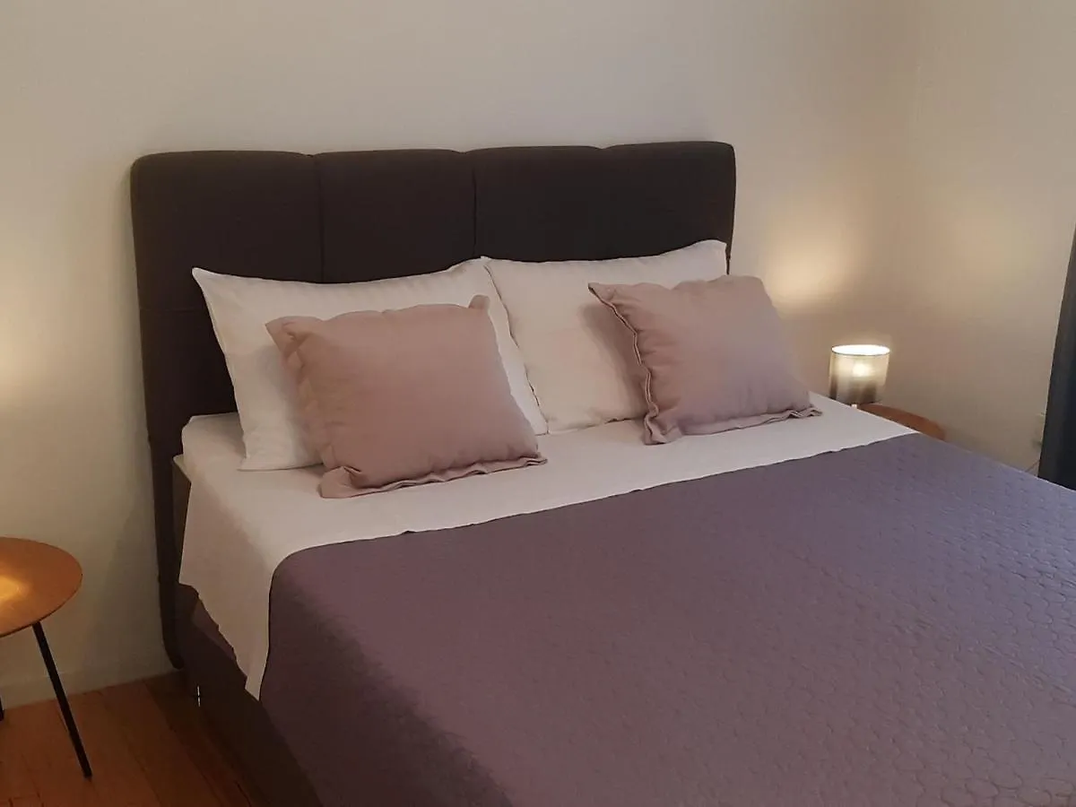 Hébergement de vacances Apartments Lug 2, New And Comfortable With Pool Privlaka