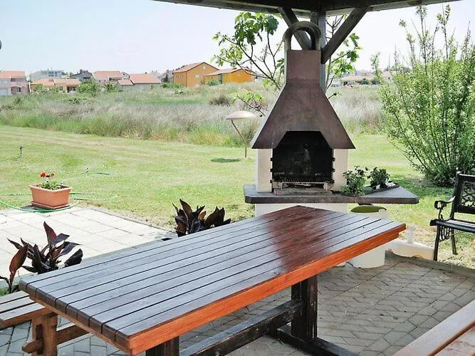Hébergement de vacances Apartments Lug 2, New And Comfortable With Pool Privlaka