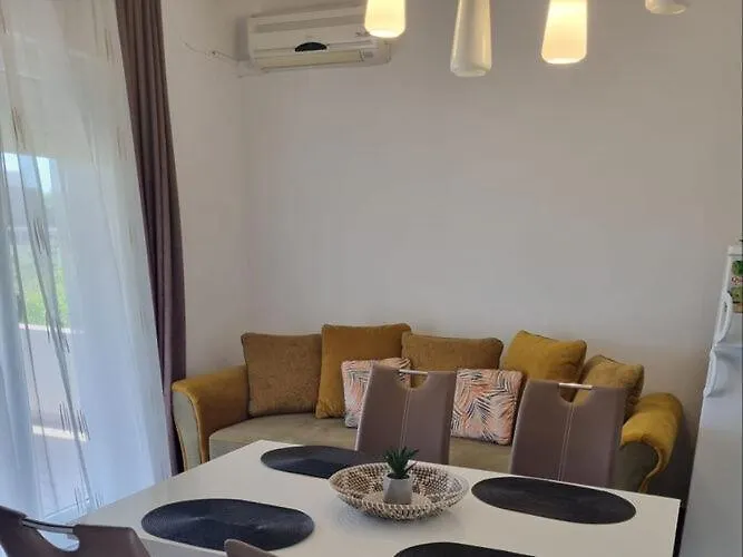 Hébergement de vacances Apartments Lug 2, New And Comfortable With Pool Privlaka  Croatie